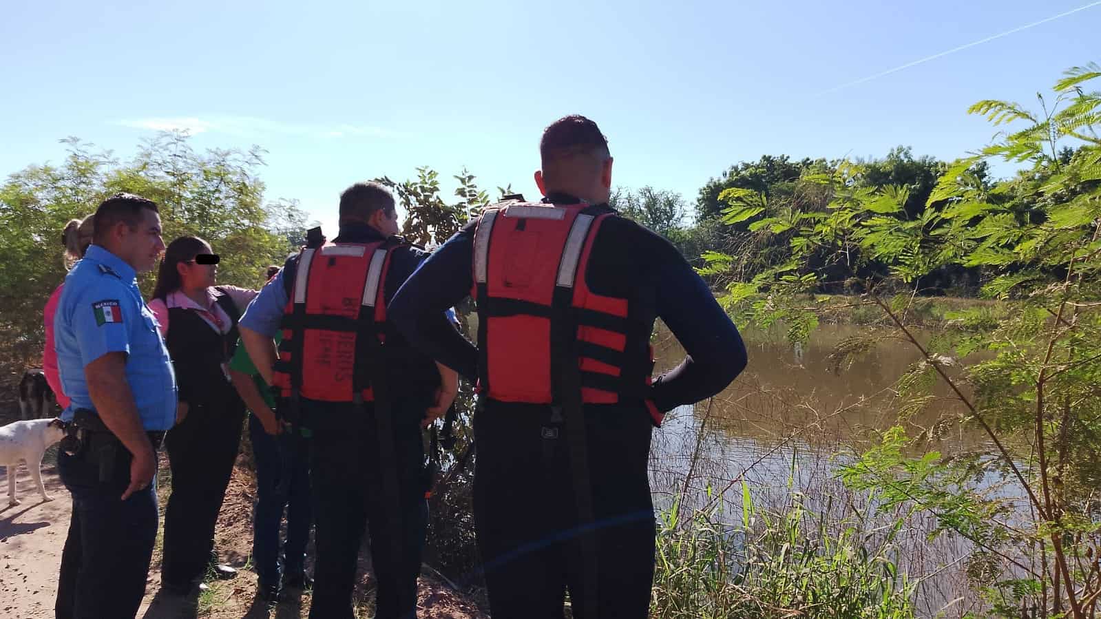 Cae camioneta al Canal Bajo, en la Comisaría de Providencia