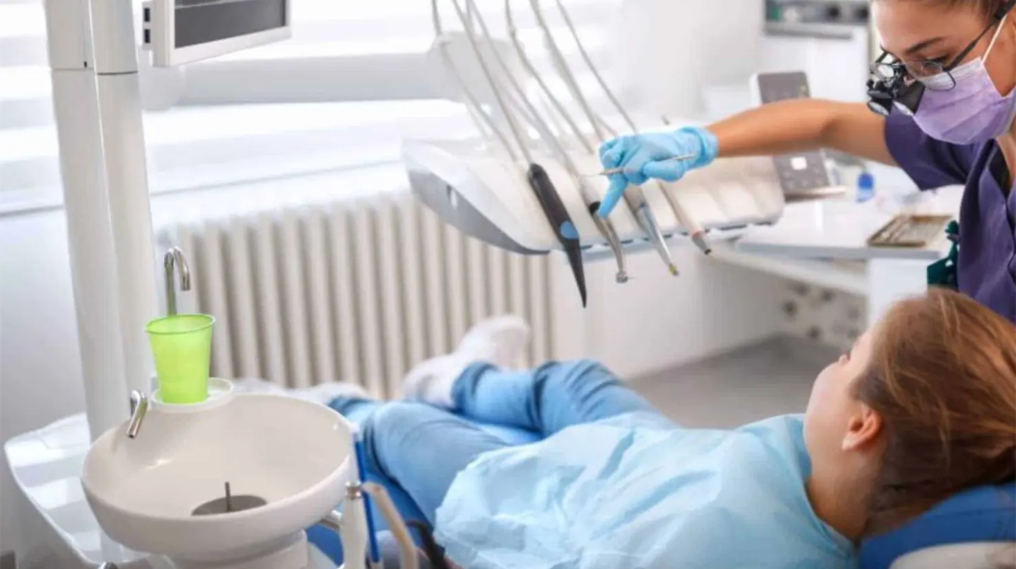 Detienen al anestesista y a la dueña de la Clínica Mireia por la muerte de una niña de 6 años en Alzira