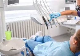 Detienen al anestesista y a la dueña de la Clínica Mireia por la muerte de una niña de 6 años en Alzira