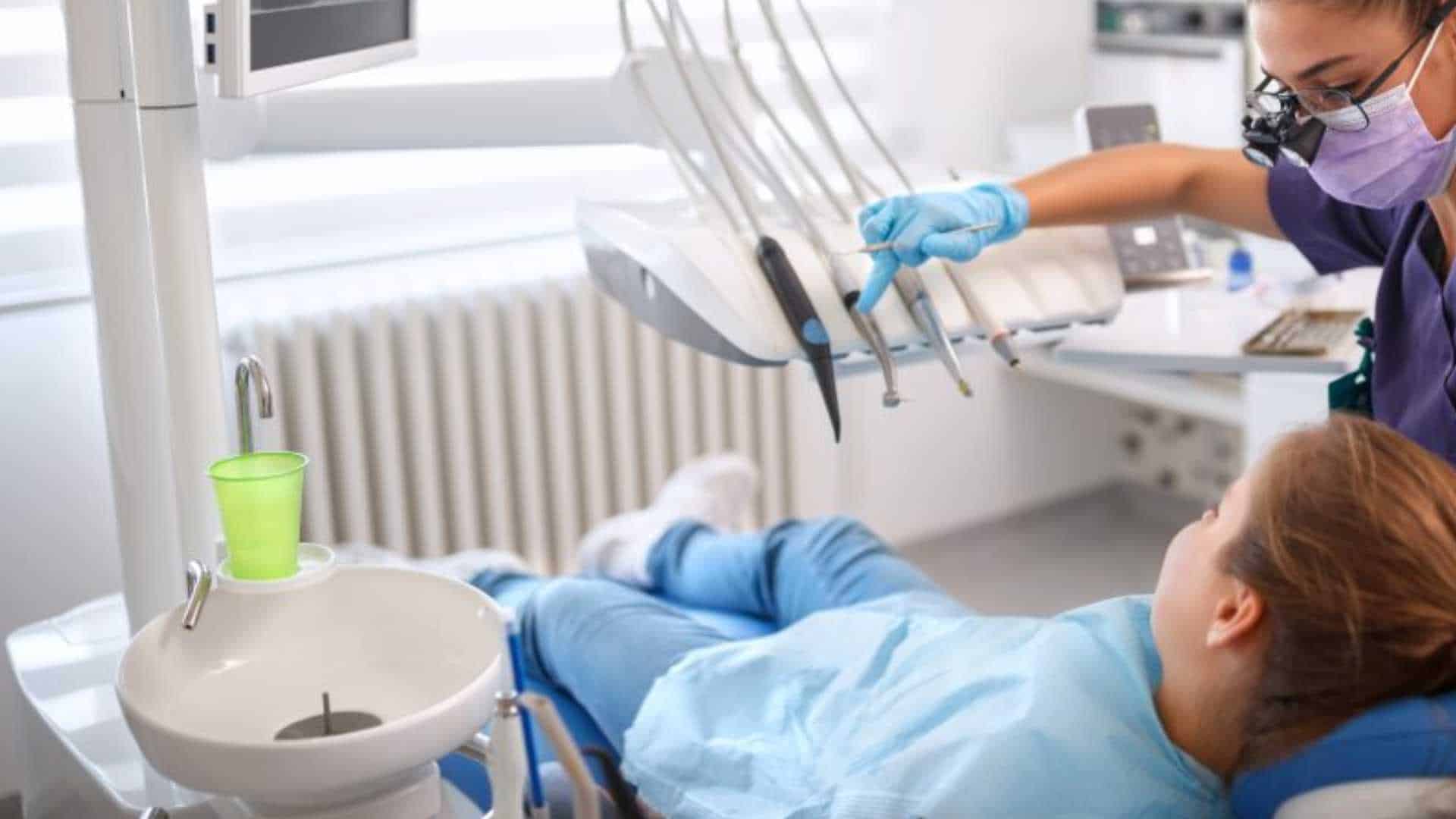 Detienen al anestesista y a la dueña de la Clínica Mireia por la muerte de una niña de 6 años en Alzira