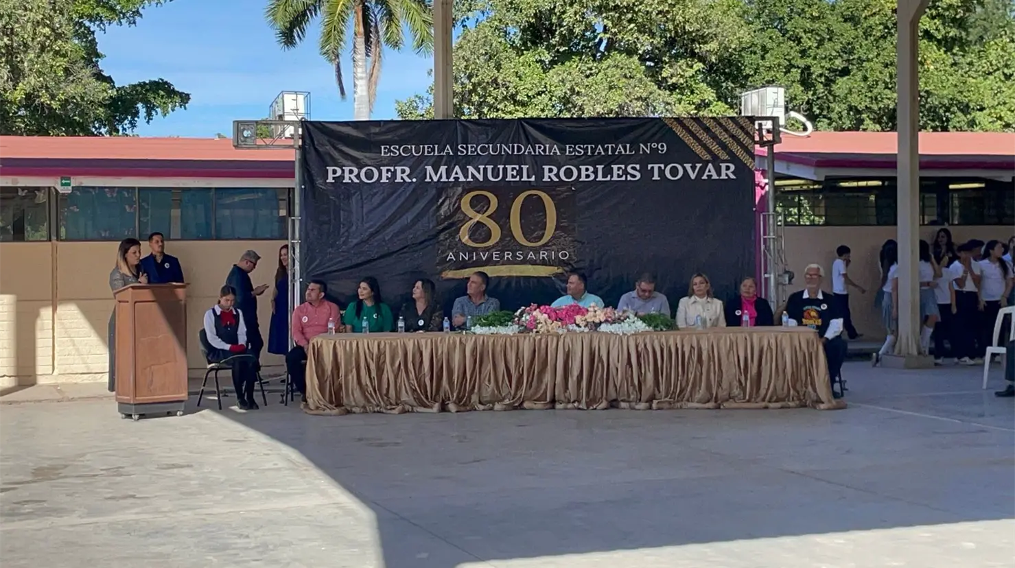 La secundaria fue fundada el 11 de octubre de 1945 por un grupo de habitantes de Esperanza que vieron la necesidad de una secundaria en la comunidad 