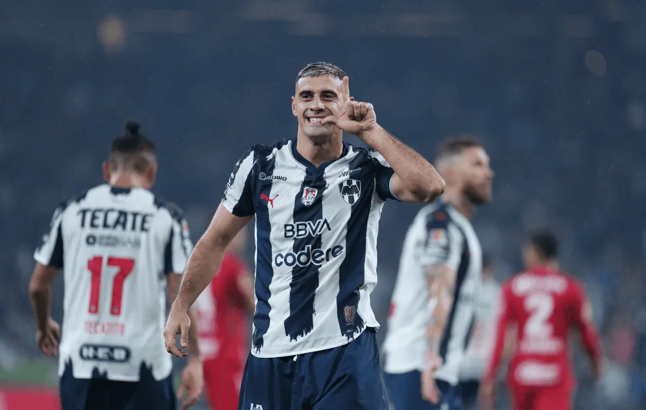 El inventor anotó el gol que le dio ventaja a Rayados.