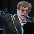 Elton John confirma estar perdiendo la visión en ambos ojos por una infección