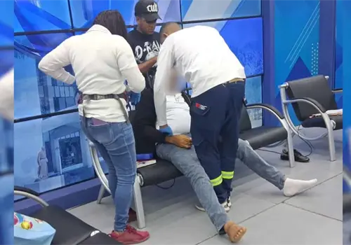 Hombre muere en plena transmisión en vivo durante una entrevista: ¿qué le pasó? | VIDEO