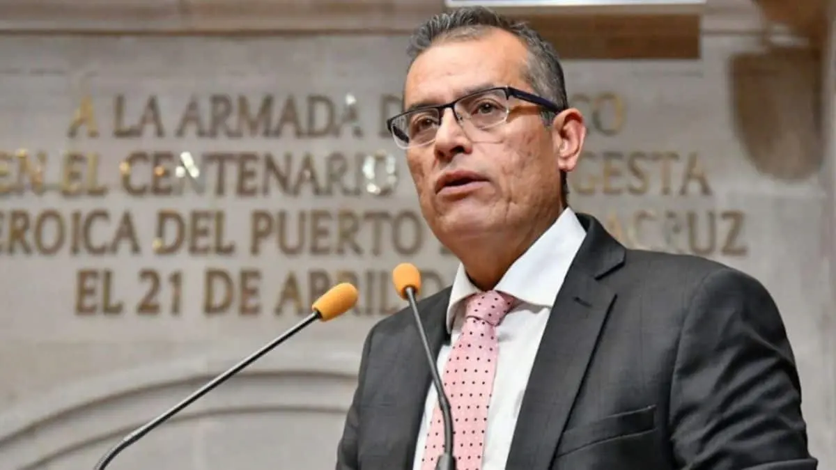 Renuncia funcionario de Edomex tras polémica en plaza comercial