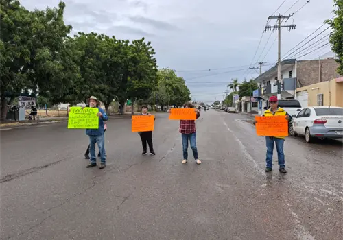 Vecinos de la colonia Ampliación Miravalle se manifiestan por segundo día consecutivo