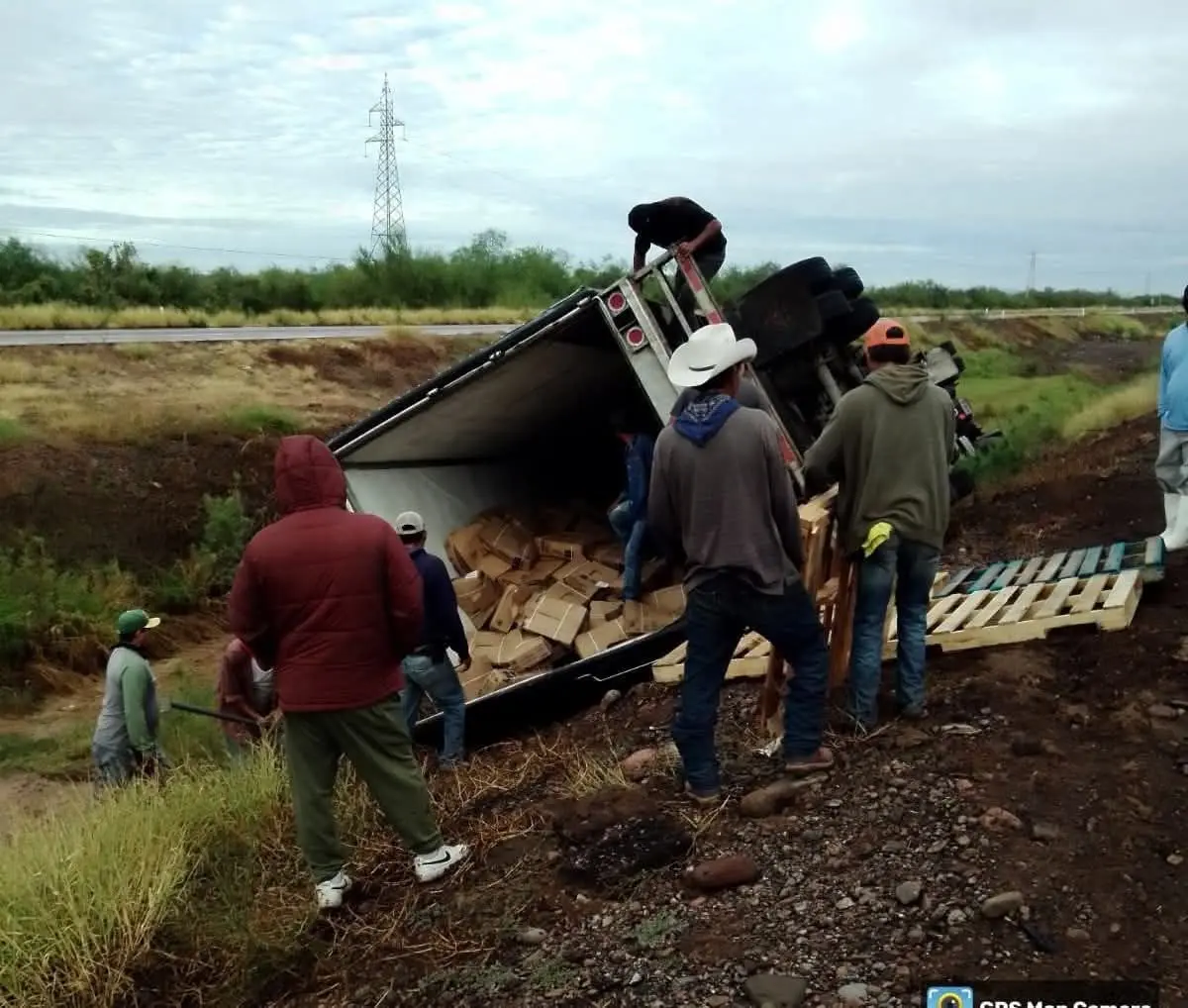 Vuelca tráiler en carretera Ciudad Obregón – Guaymas