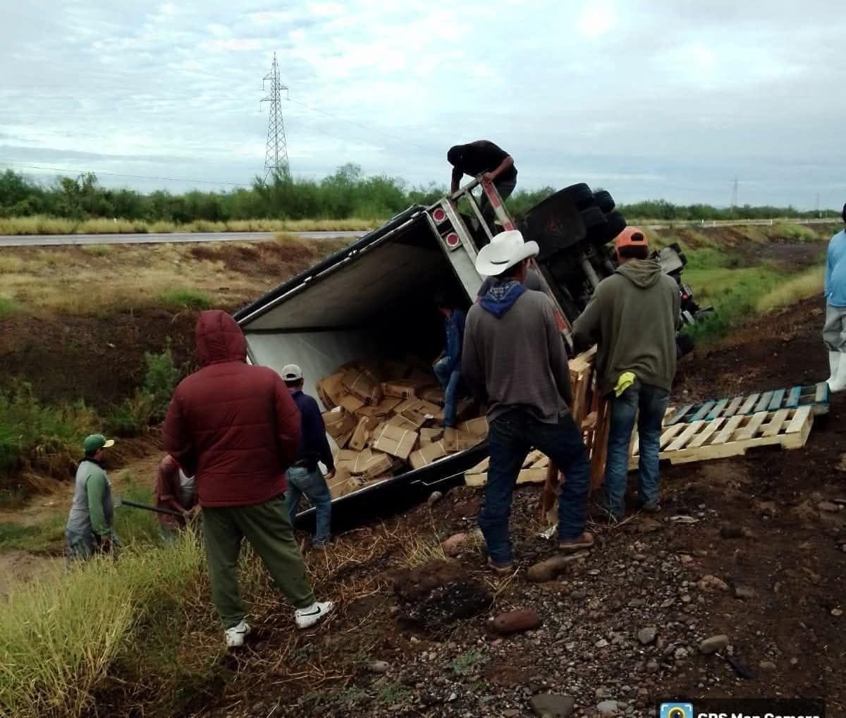 Vuelca tráiler en carretera Ciudad Obregón – Guaymas