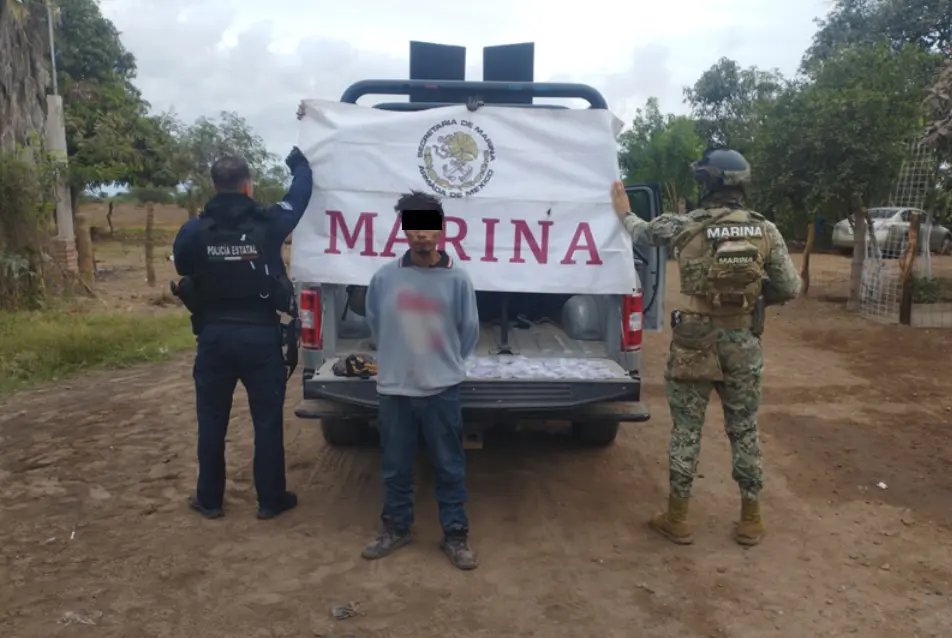 "Cae" tipo con droga durante operativo en Etchojoa