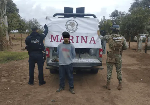 "Cae" tipo con droga durante operativo en Etchojoa "Cae" tipo con droga durante operativo en Etchojoa