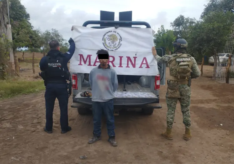 "Cae" tipo con droga durante operativo en Etchojoa