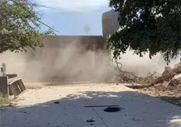 Recuerdos caen junto a paredes de la escuela Fausto Topete