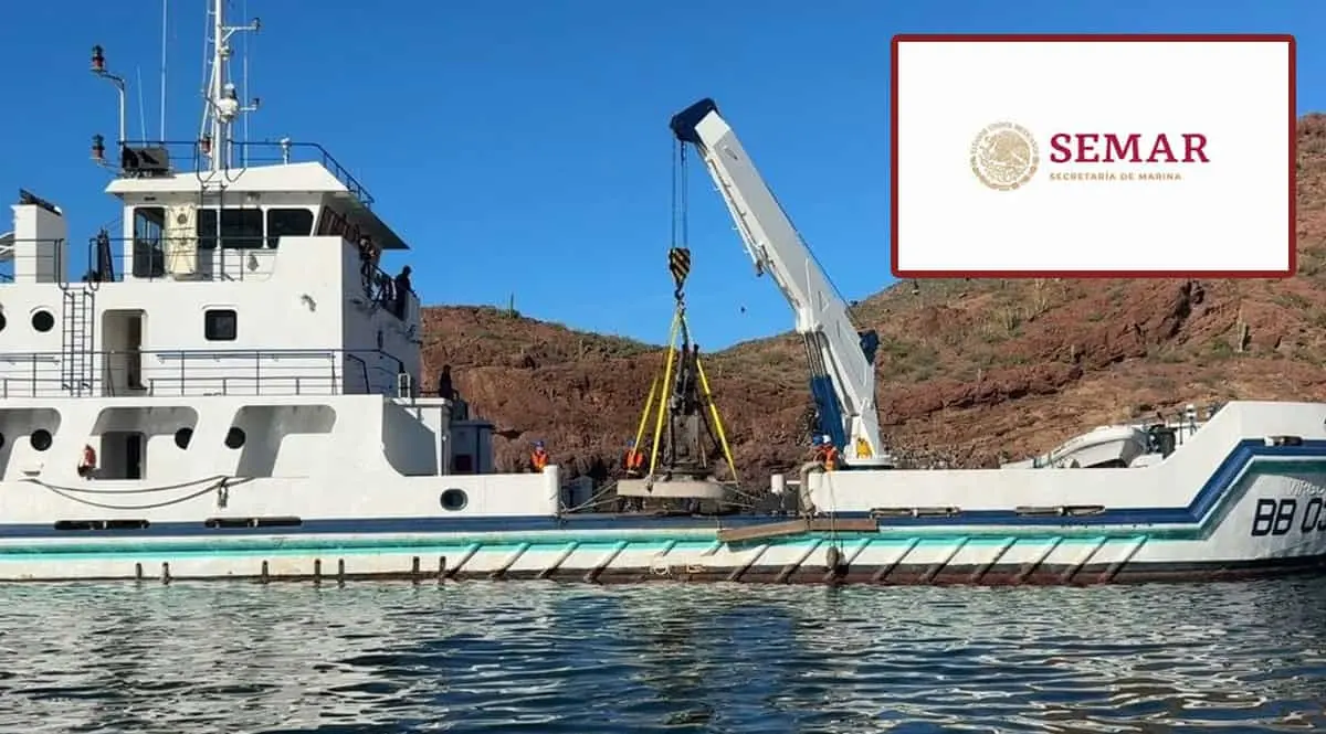 Embarcación efectuando labores en Museo Subacuático en San Carlos, Sonora.