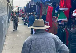 Se instalan vendedores navideños en el centro de Obregón