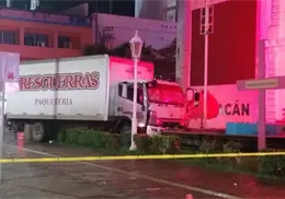 Balean a chofer de paquetería y descubren auto robado en su camión frente al ayuntamiento de Culiacán