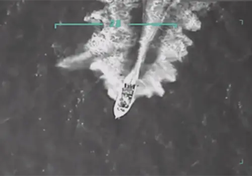 Barco atacado por EE.UU. iba a transferir drogas rumbo a Surinam, revela almirante Barco atacado por EE.UU. iba a transferir drogas rumbo a Surinam, revela almirante