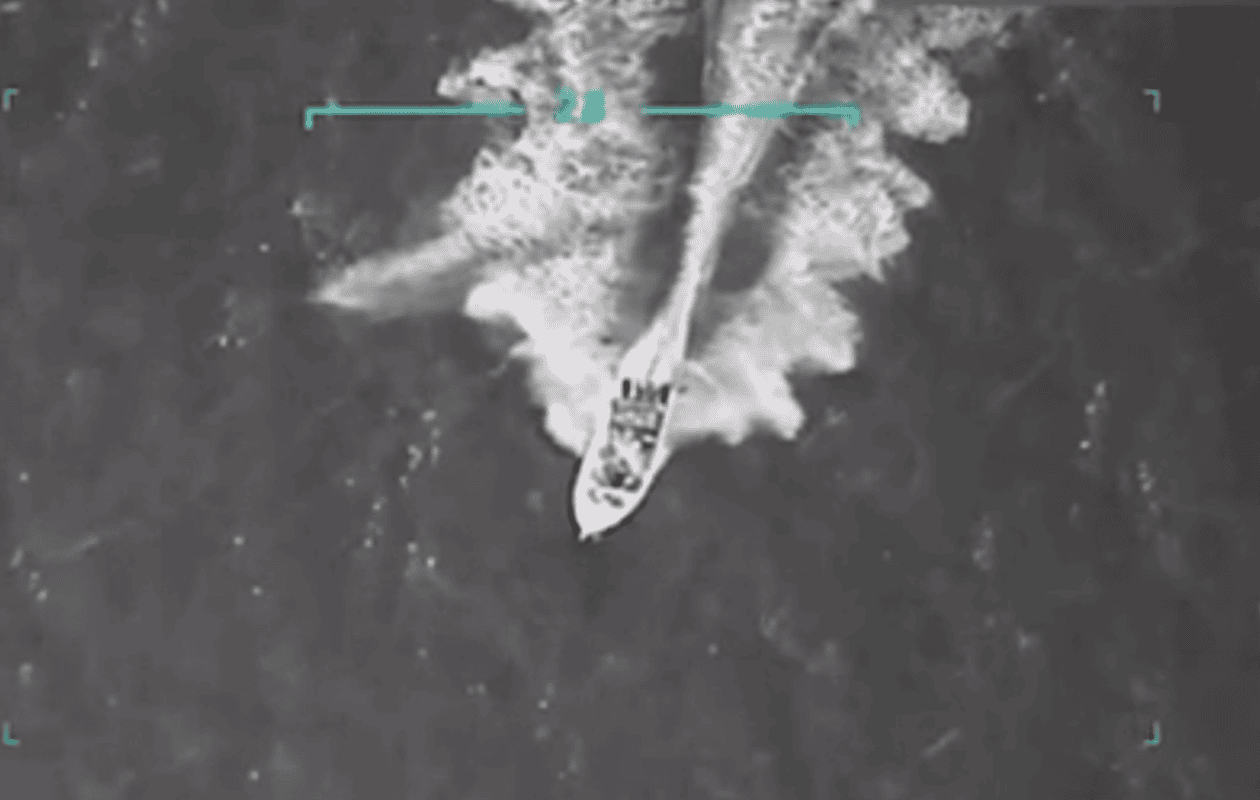 Barco atacado por EE.UU. iba a transferir drogas rumbo a Surinam, revela almirante