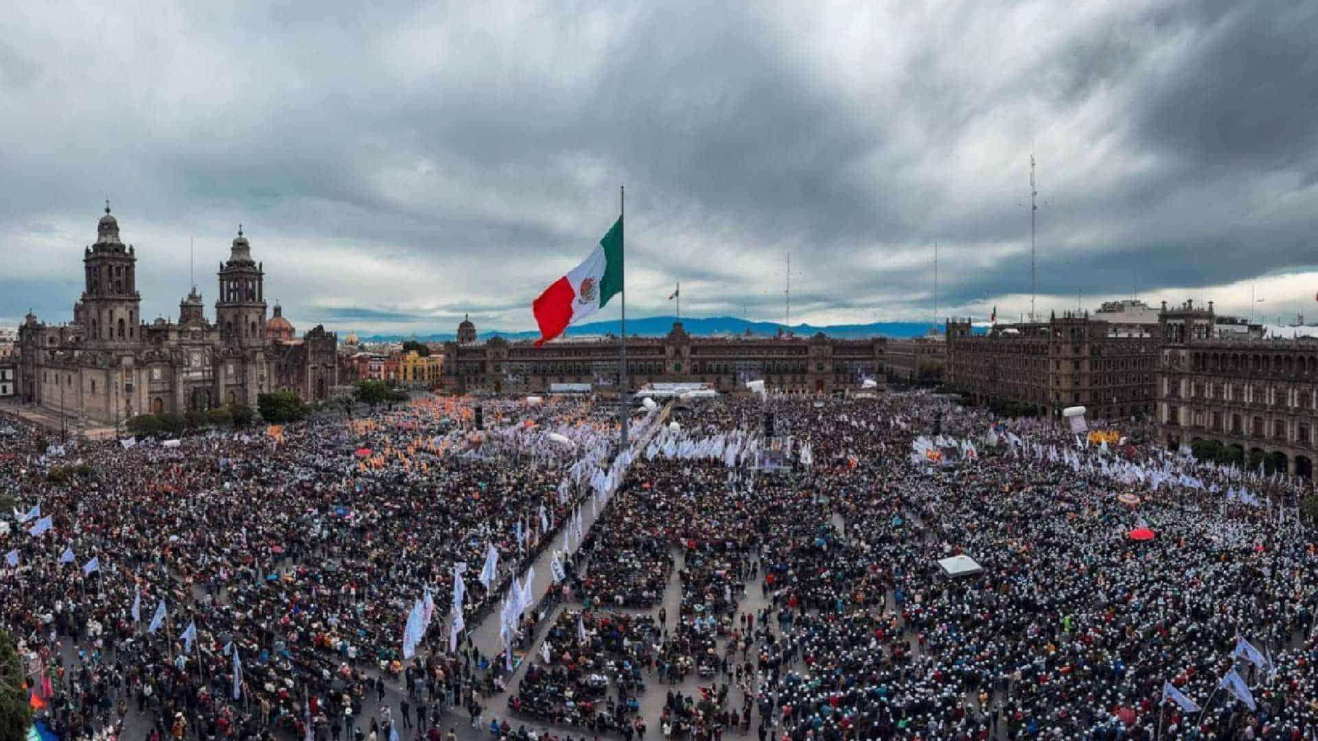 Cientos de personas arriban al Centro Histórico para festejo por 7 años de la 4T: ¿dónde verlo en VIVO?