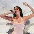Dua Lipa cierra su gira en la CDMX con homenajes a grandes artistas latinoamericanos: Estos fueron los covers que cantó