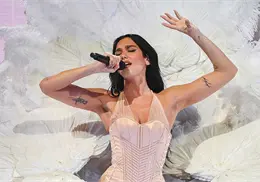 Dua Lipa cierra su gira en la CDMX con homenajes a grandes artistas latinoamericanos: Estos fueron los covers que cantó