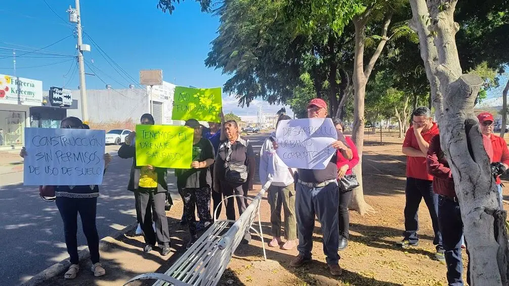 Vecinos del bulevar Ramírez se manifiestan ante fallas de drenaje y encharcamientos