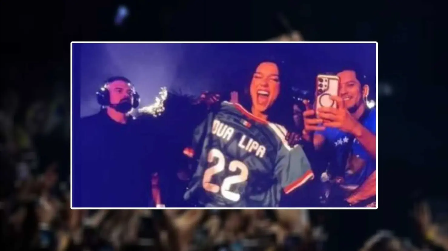 Dua Lipa se despidió de México con un guiño futbolero: presume jersey del Tri en su último concierto