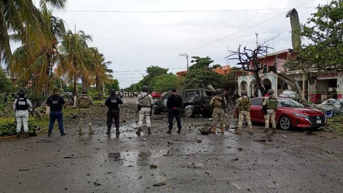 FGR inicia investigación por explosión en Michoacán; Marina despliega operativo aéreo