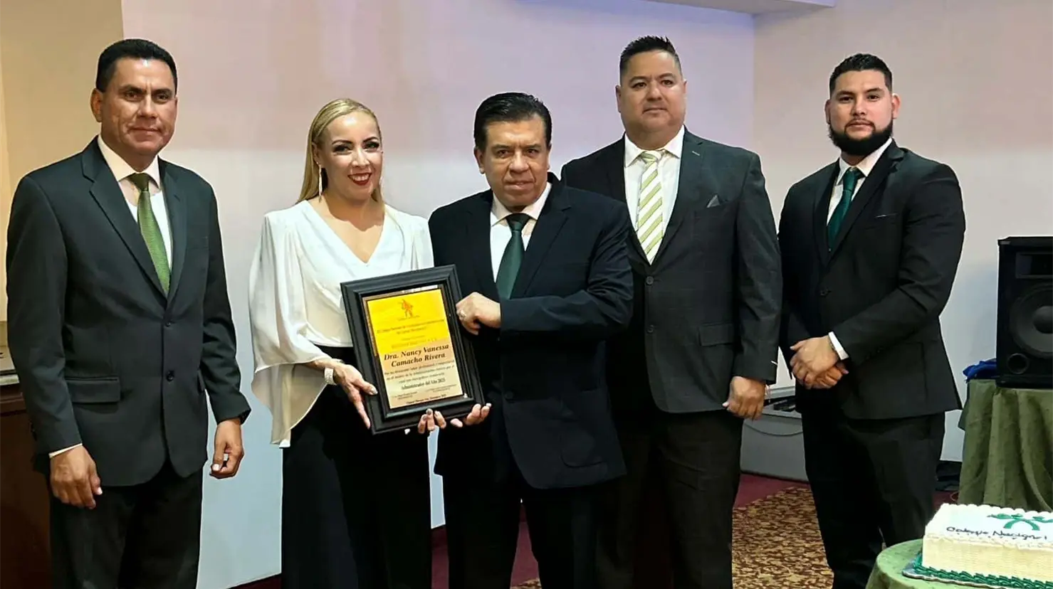 Destacan a la Doctora Nancy Vanessa Camacho Rivera en el Día del Administrador 2025