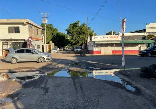 Solicitan reparación de calle Venecia Solicitan reparación de calle Venecia
