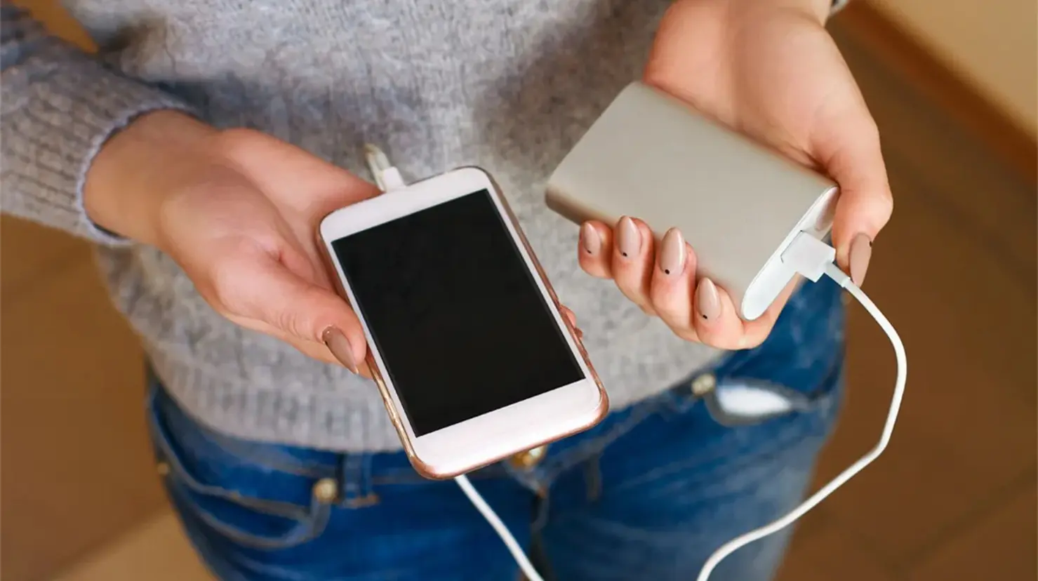 Existen métodos útiles únicamente en casos extremos para dar un poco de vida extra al celular sin electricidad.
