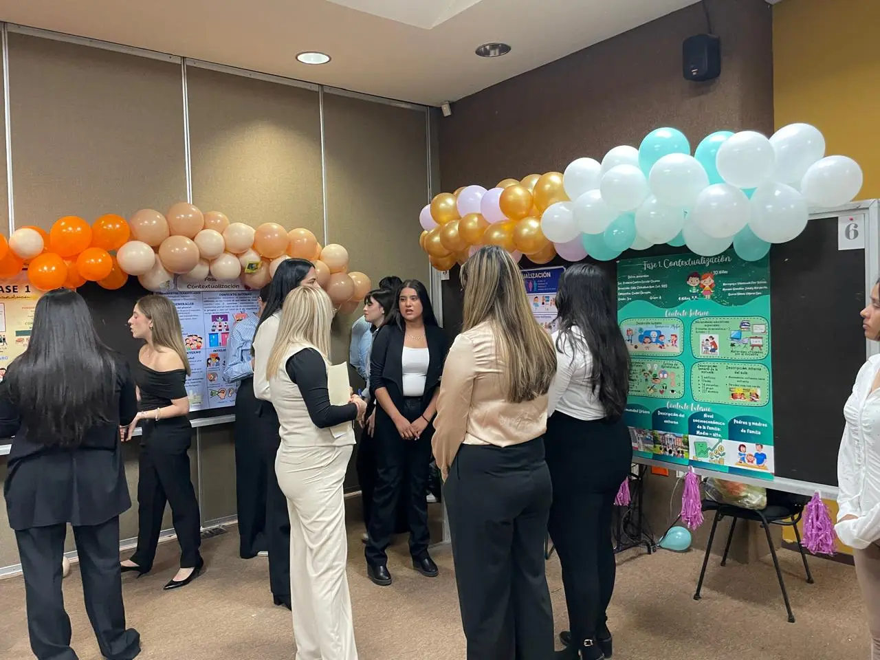 Los resultados de la práctica y lo que observaron se presentó en carteles como parte de sus proyectos de cierre de semestre