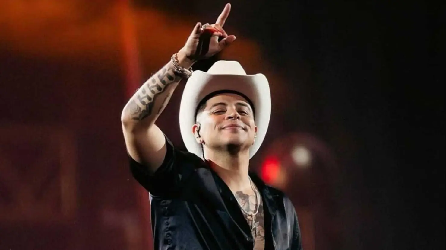 ¿Por qué Eduin Caz rompió una pantalla en pleno concierto en Colombia?