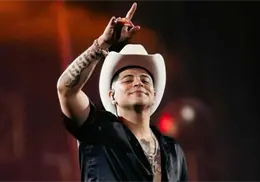 ¿Por qué Eduin Caz rompió una pantalla en pleno concierto en Colombia? ¿Por qué Eduin Caz rompió una pantalla en pleno concierto en Colombia?