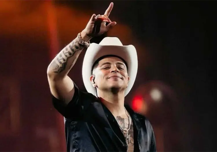 ¿Por qué Eduin Caz rompió una pantalla en pleno concierto en Colombia?