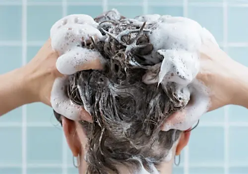 Profeco alerta sobre los riesgos de usar shampoos con químicos que pueden dañar el cabello Profeco alerta sobre los riesgos de usar shampoos con químicos que pueden dañar el cabello