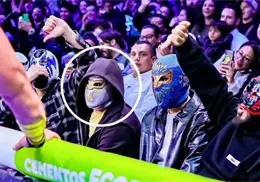 Bad Bunny sorprende al aparecer de incógnito en la Arena México antes de sus conciertos Bad Bunny sorprende al aparecer de incógnito en la Arena México antes de sus conciertos