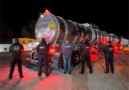 Decomisan tráiler con huachicol al norte de Sonora Decomisan tráiler con huachicol al norte de Sonora