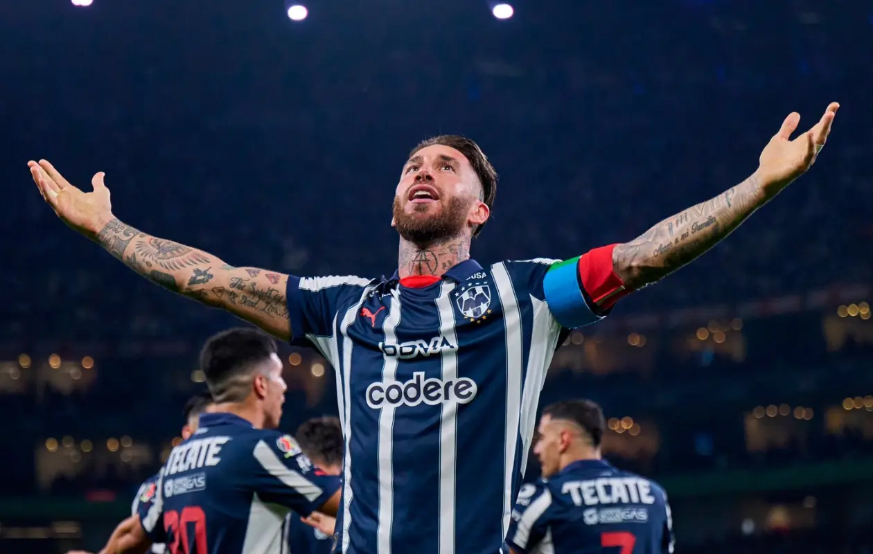 En su paso por el club regio, participó en 34 partidos.