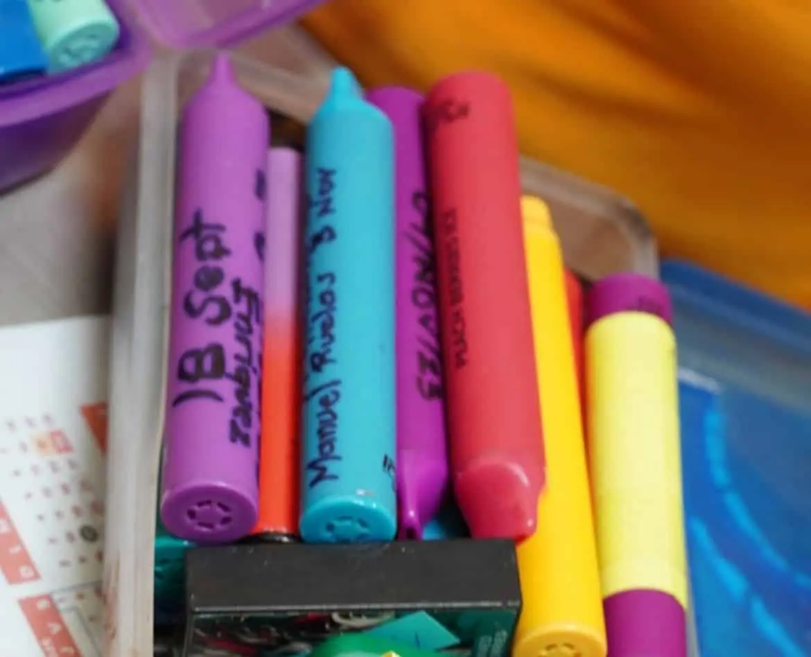 El gobierno federal colabora con las escuelas en programas para prevenir el consumo de sustancias, entre ellas los vapeadores