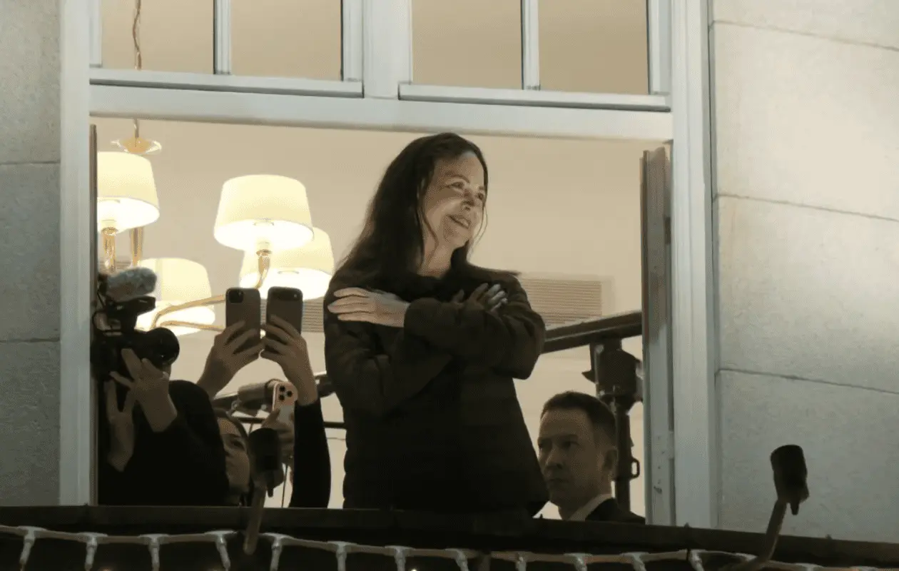 ¡Oslo, aquí estoy! escribió en sus redes sociales junto con un video de su primera aparición pública en meses.