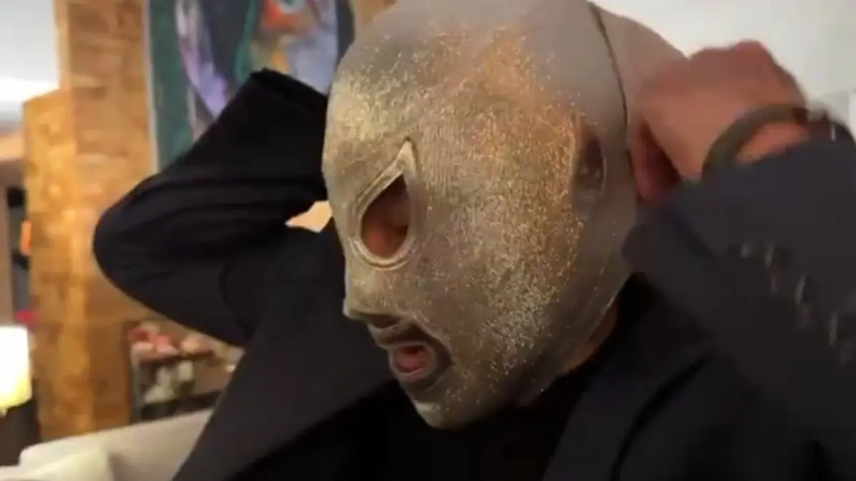 El adiós del Hijo del Santo. El luchador se quita la máscara por primera vez