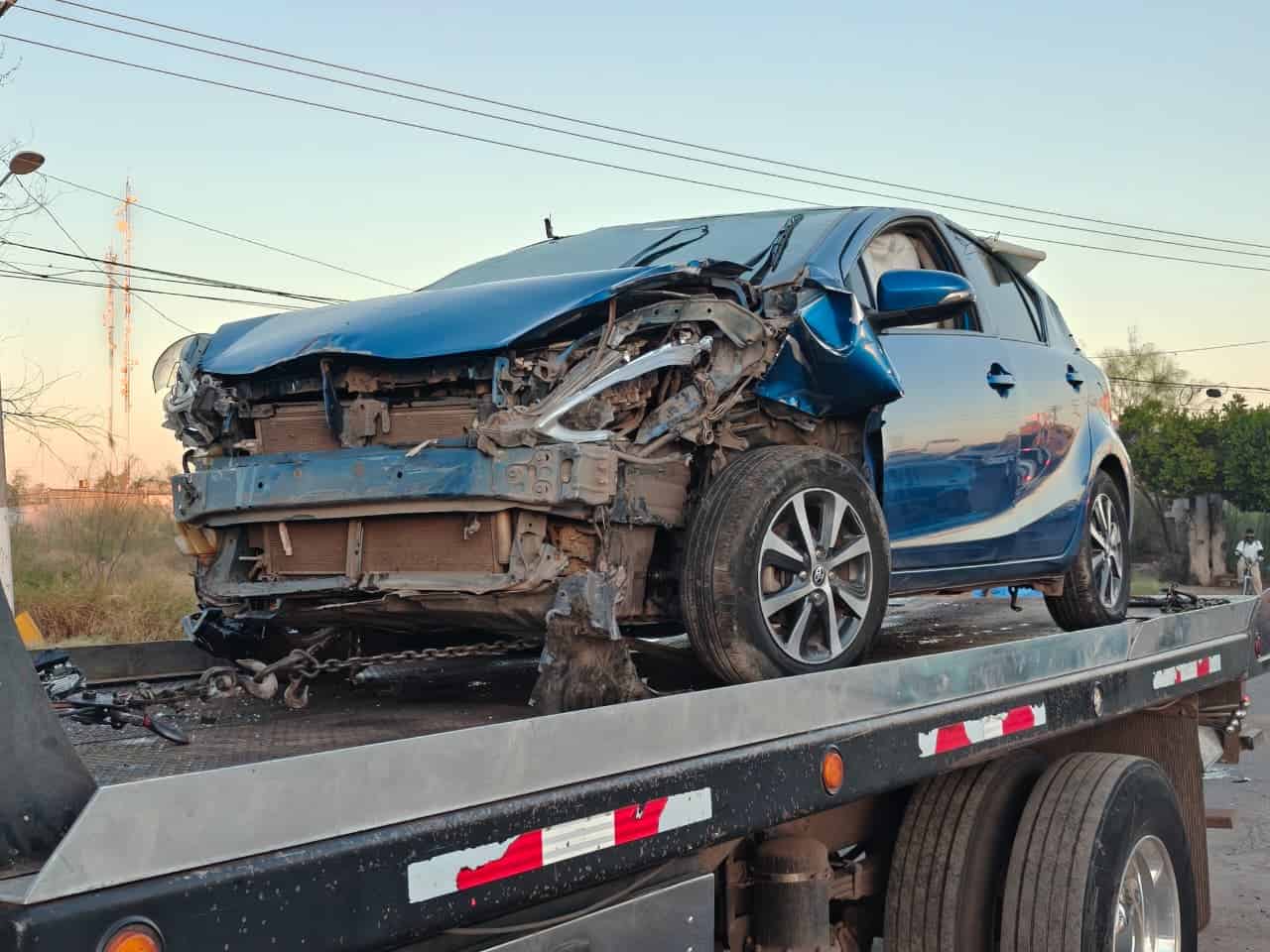 Se duerme al volante y ocasiona aparatoso accidente en Ciudad Obregón