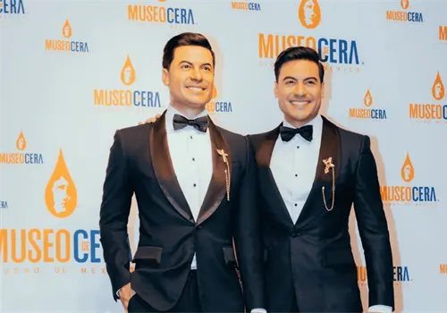 ¡Sí se parecen! Carlos Rivera devela su figura en el Museo de Cera ¡Sí se parecen! Carlos Rivera devela su figura en el Museo de Cera