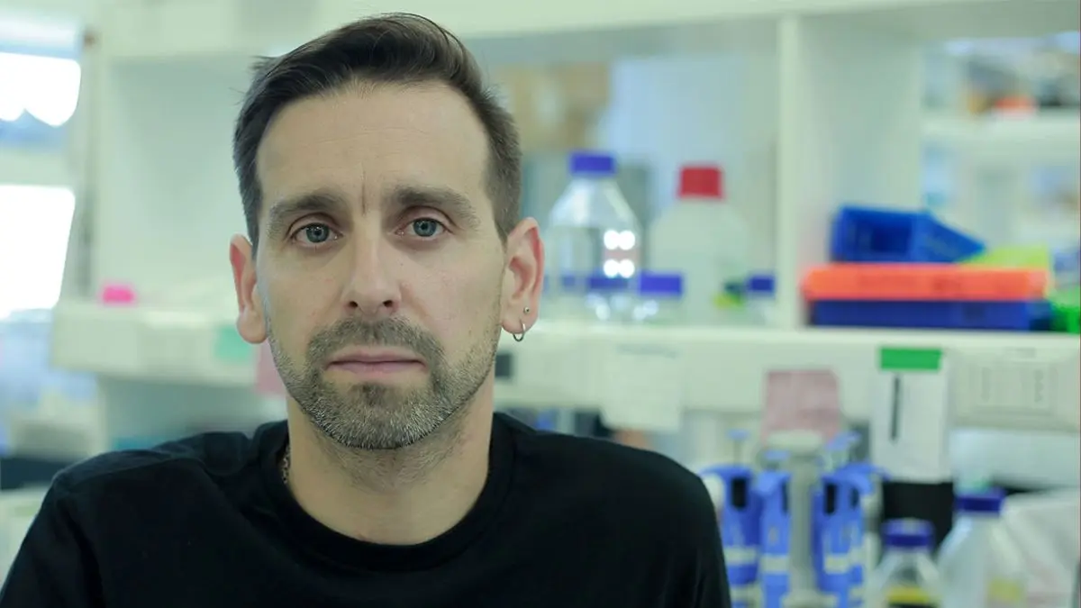 Court subraya que existen acciones simples para proteger al cerebro. Una de ellas es alimentar la reserva cognitiva: aprender nuevas habilidades.