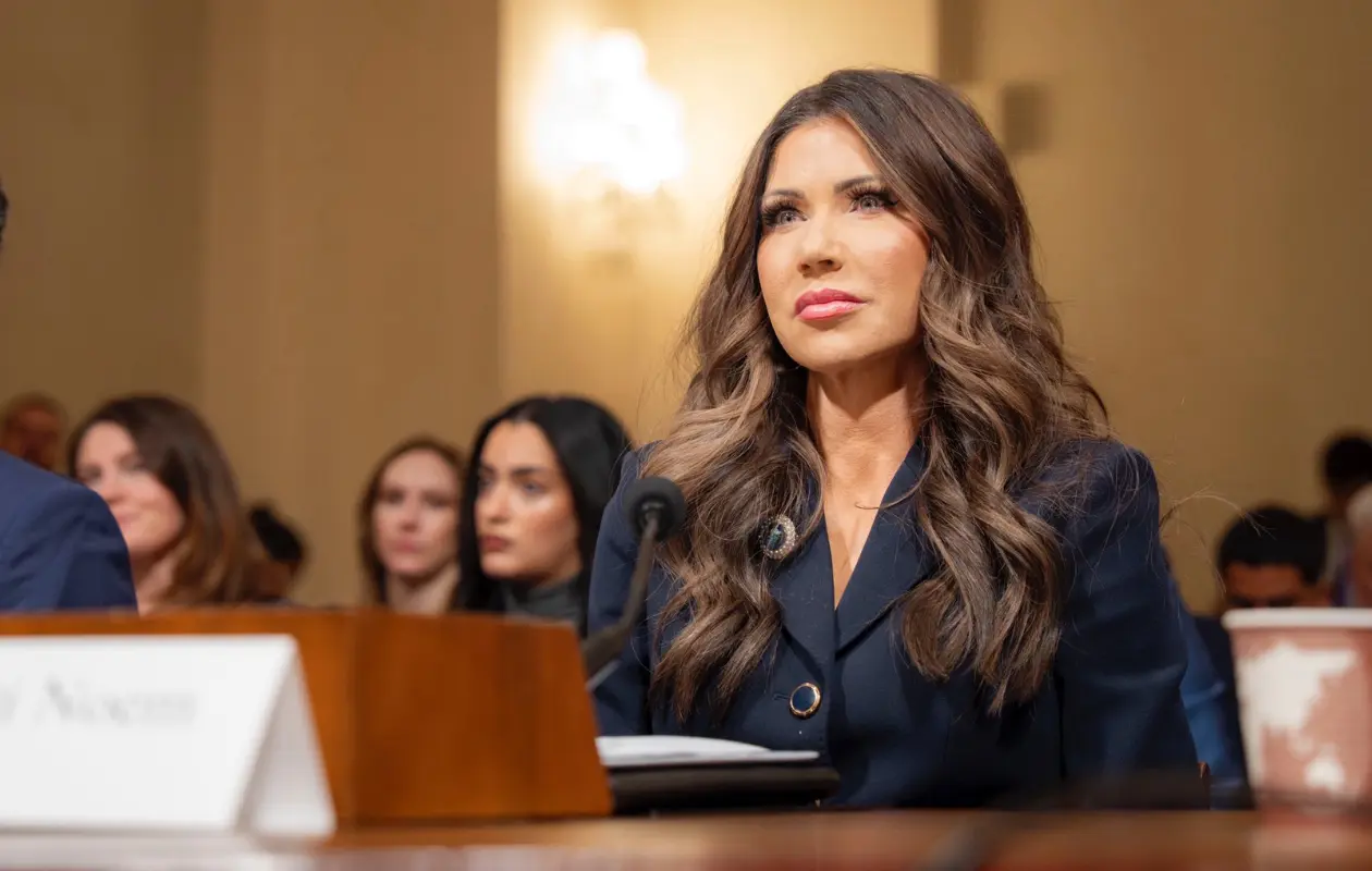 Kristi Noem acusa al Cártel de Sinaloa y al CJNG de generar caos en Estados Unidos