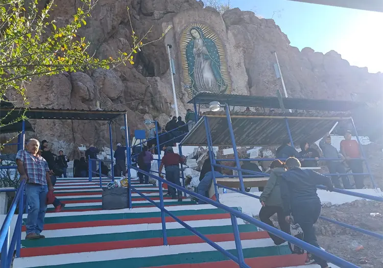 Cumplen devotos a la virgen de Guadalupe