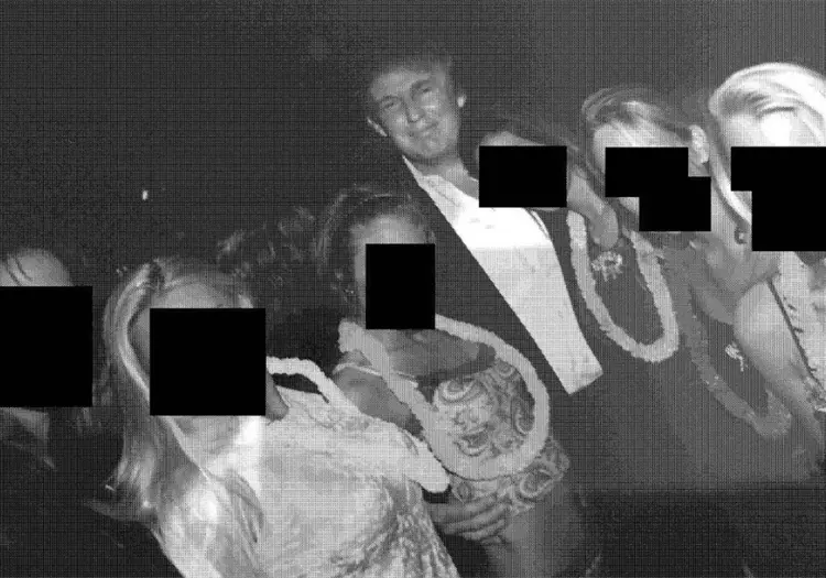 Demócratas publican nuevas fotos del archivo Epstein donde se ve a Trump rodeado de mujeres