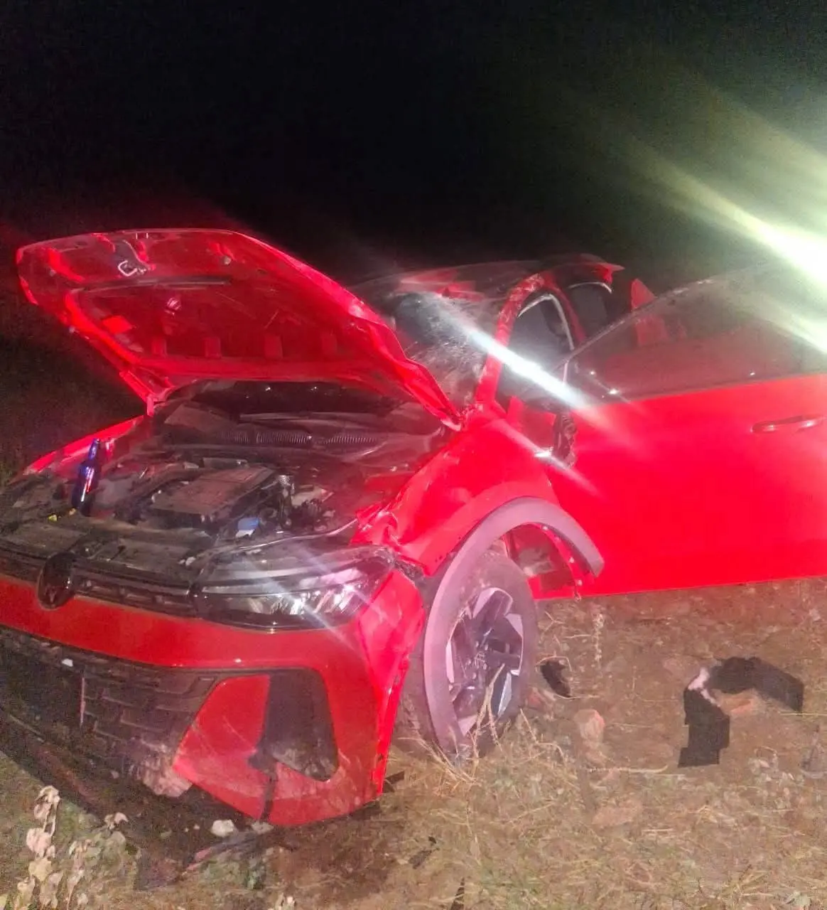 Abandonan vehículo tras accidente en Guaymas