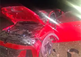 Abandonan vehículo tras accidente en Guaymas Abandonan vehículo tras accidente en Guaymas