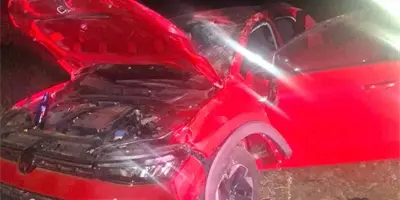 Abandonan vehículo tras accidente en Guaymas